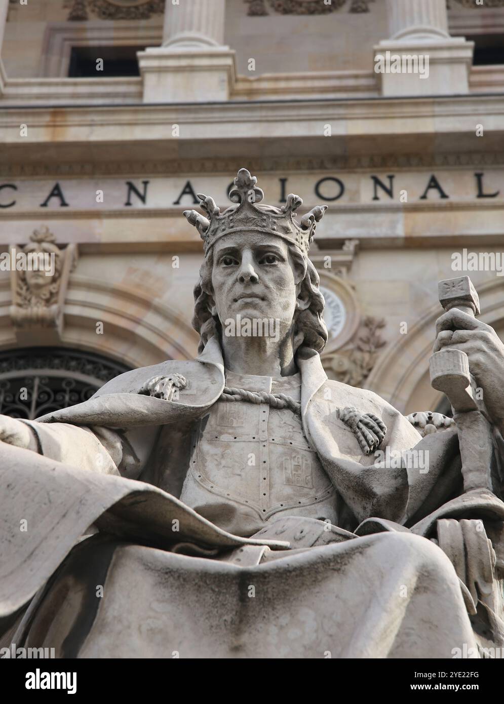 Alphonse X de Castille le Sage (1221-1284). Roi de Castille, León et Galice. Statue de J. Alcoverro. Bibliothèque nationale. Madrid. Espagne. Banque D'Images