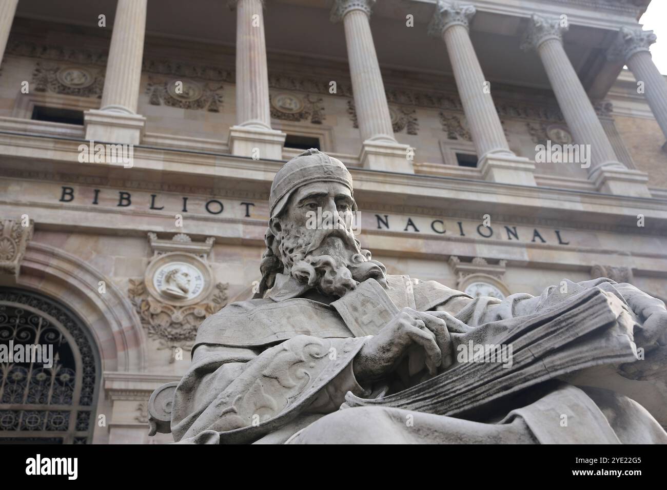 Statue d'Isidore de Séville (v. 560-636). Madrid. Auteur José Alcoverro, 1892. Banque D'Images