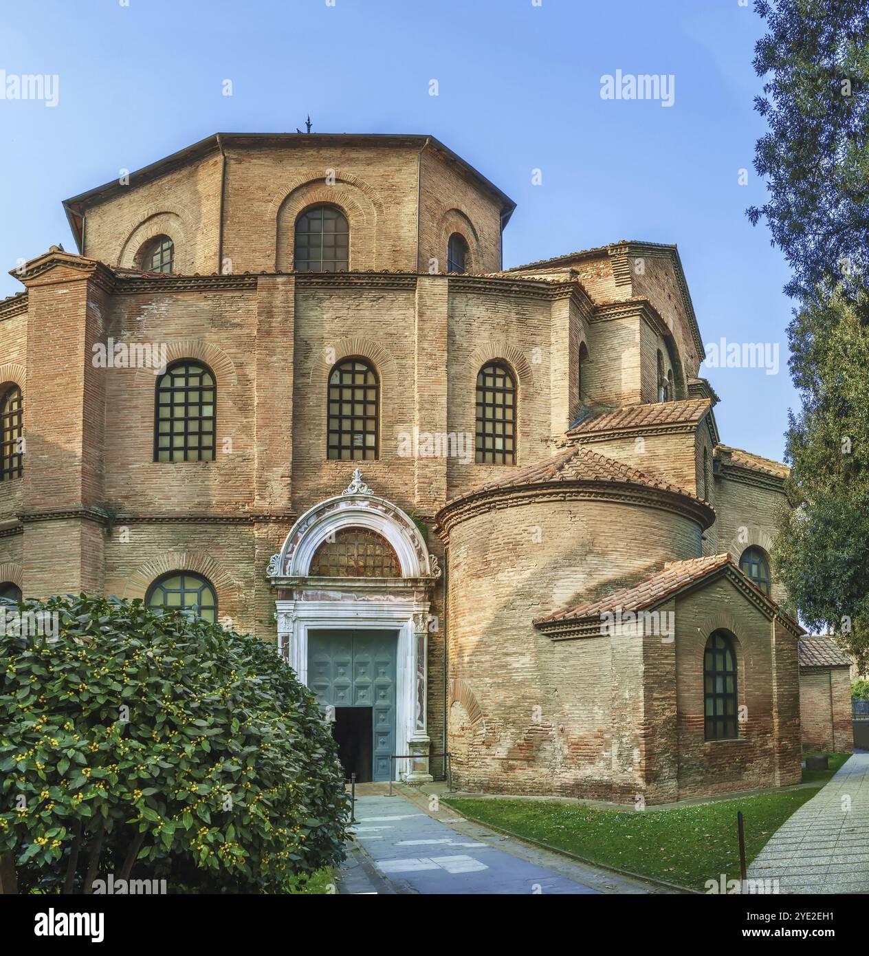 La basilique de San vitale est une église de Ravenne, en Italie, et l'un des exemples les plus importants de l'art et de l'architecture byzantins primitifs chrétiens Banque D'Images