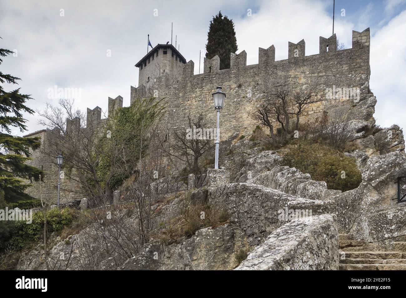 La première tour ou forteresse de Guaita est la plus ancienne des trois tours construites sur Monte Titano, et la plus célèbre. Il a été construit au 11th siècle Banque D'Images