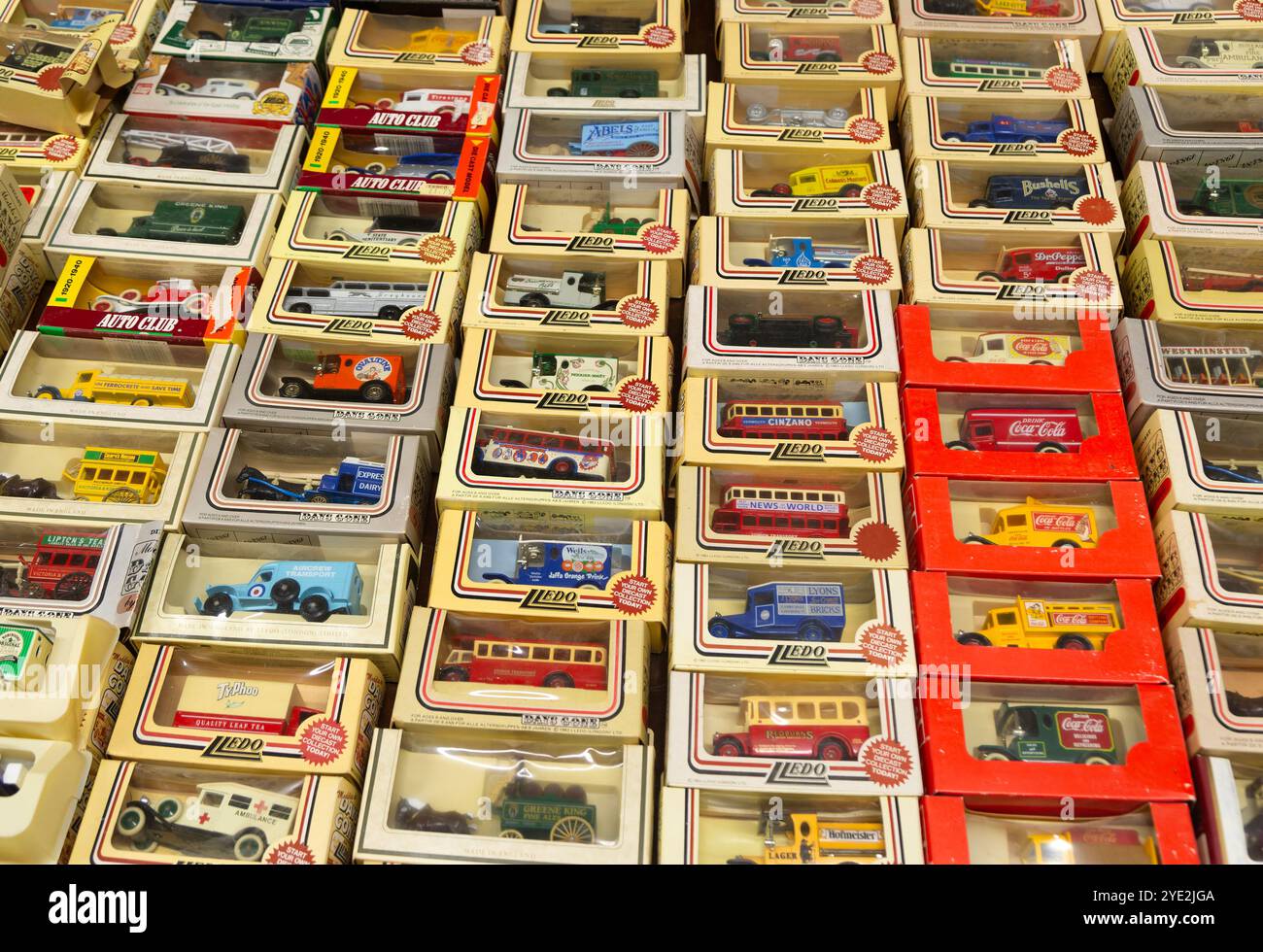 Boîte affichée de modèles Lledo anciens véhicules de collection, Royaume-Uni Banque D'Images