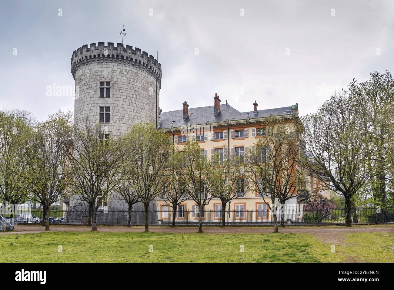 Château des ducs de Savoie est un ancien château fort, du XIe siècle, Chambéry, France. Tour demi-ronde Banque D'Images