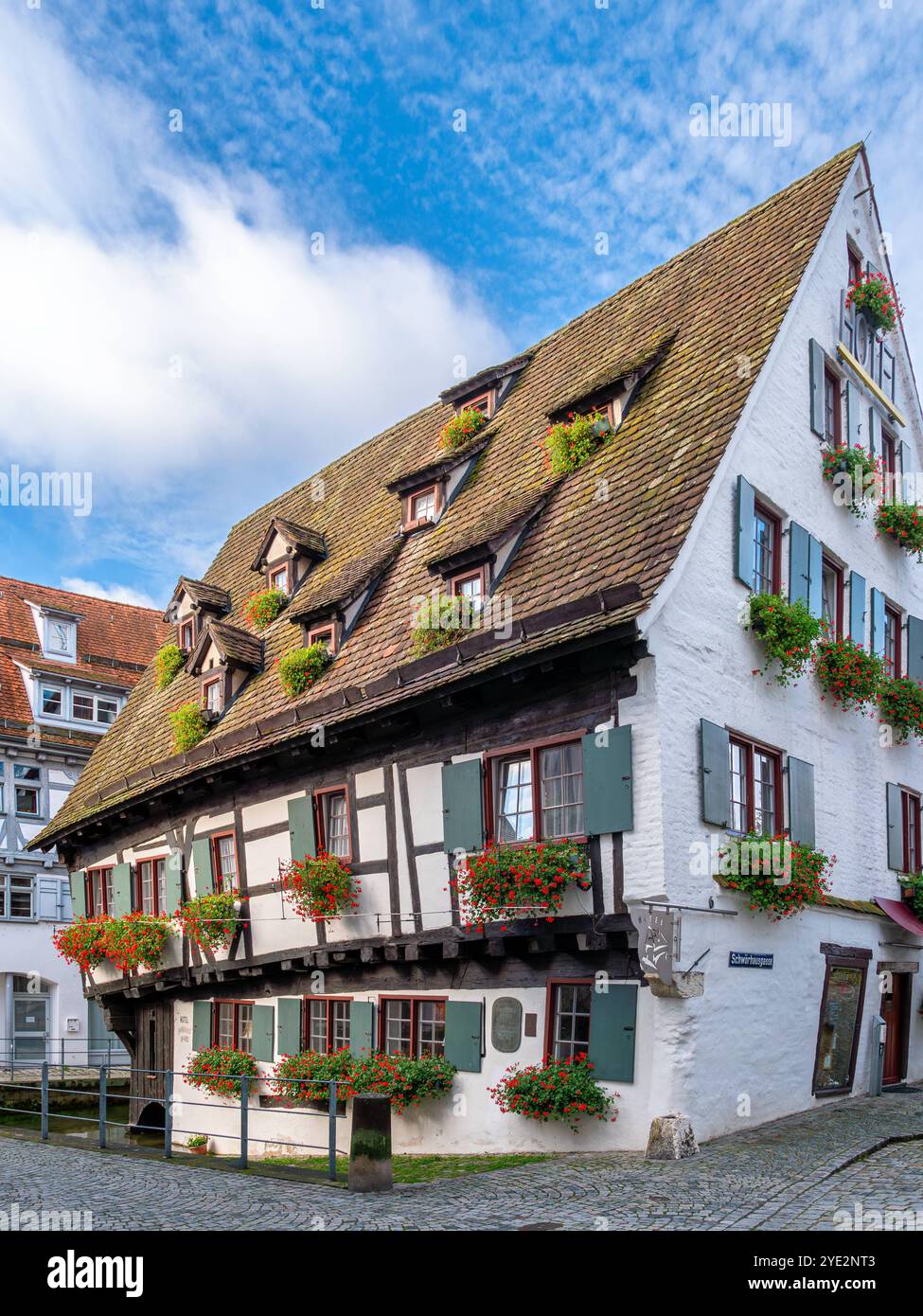 Altes Fachwerkhaus, Schiefes Haus, im Fischerviertel in Ulm, Baden-Württemberg, Deutschland Altes Fachwerkhaus, Schiefes Haus, im Fischerviertel in ul Banque D'Images
