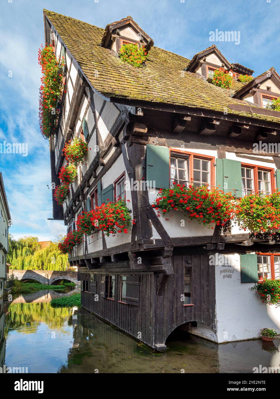Altes Fachwerkhaus, Schiefes Haus, im Fischerviertel in Ulm, Baden-Württemberg, Deutschland Altes Fachwerkhaus, Schiefes Haus, im Fischerviertel in ul Banque D'Images