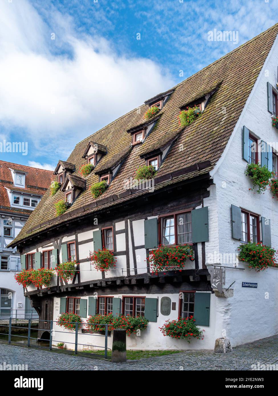 Altes Fachwerkhaus, Schiefes Haus, im Fischerviertel in Ulm, Baden-Württemberg, Deutschland Altes Fachwerkhaus, Schiefes Haus, im Fischerviertel in ul Banque D'Images