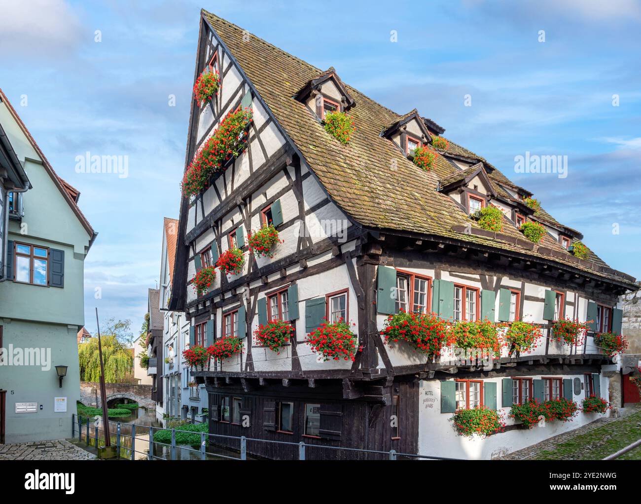 Altes Fachwerkhaus, Schiefes Haus, im Fischerviertel in Ulm, Baden-Württemberg, Deutschland Altes Fachwerkhaus, Schiefes Haus, im Fischerviertel in ul Banque D'Images