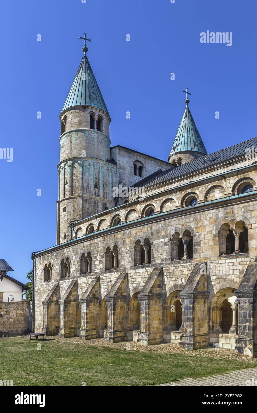 Cyriakus est une église médiévale située à Gernrode, en Saxe-Anhalt, en Allemagne. C'est l'un des rares exemples survivants de l'architecture ottonienne, construit en 969 Banque D'Images