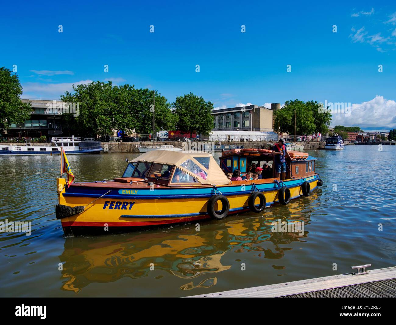 Ferry au port flottant, Bristol, Angleterre, Royaume-Uni Banque D'Images