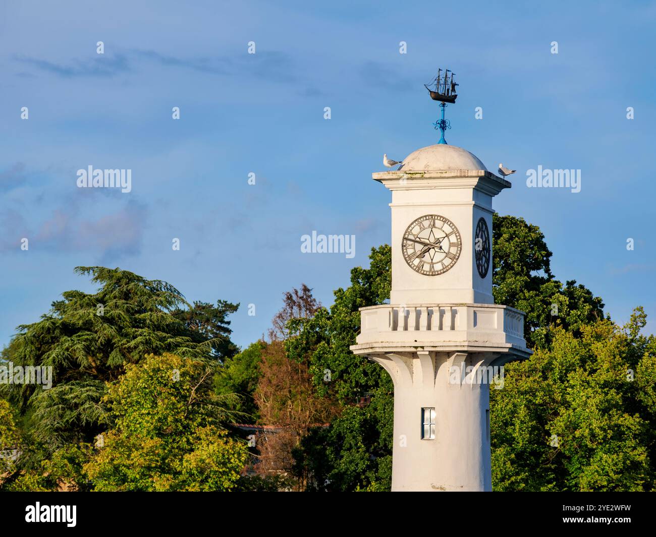 Le phare Scott Memorial à Roath Park Lake, vue détaillée, Cardiff, pays de Galles, Royaume-Uni Banque D'Images