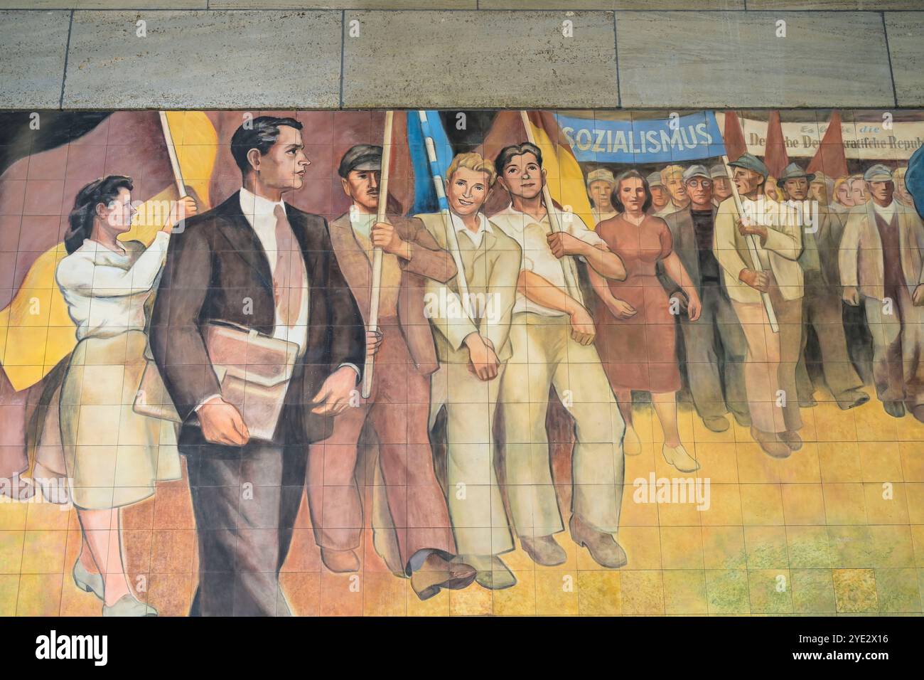 Peinture murale Max Lingner à la Maison Detlev Rohwedder, construction de la république, tuiles, porcelaine Meissen, art de la RDA, Ministère fédéral des Finances, Wilhelm Banque D'Images