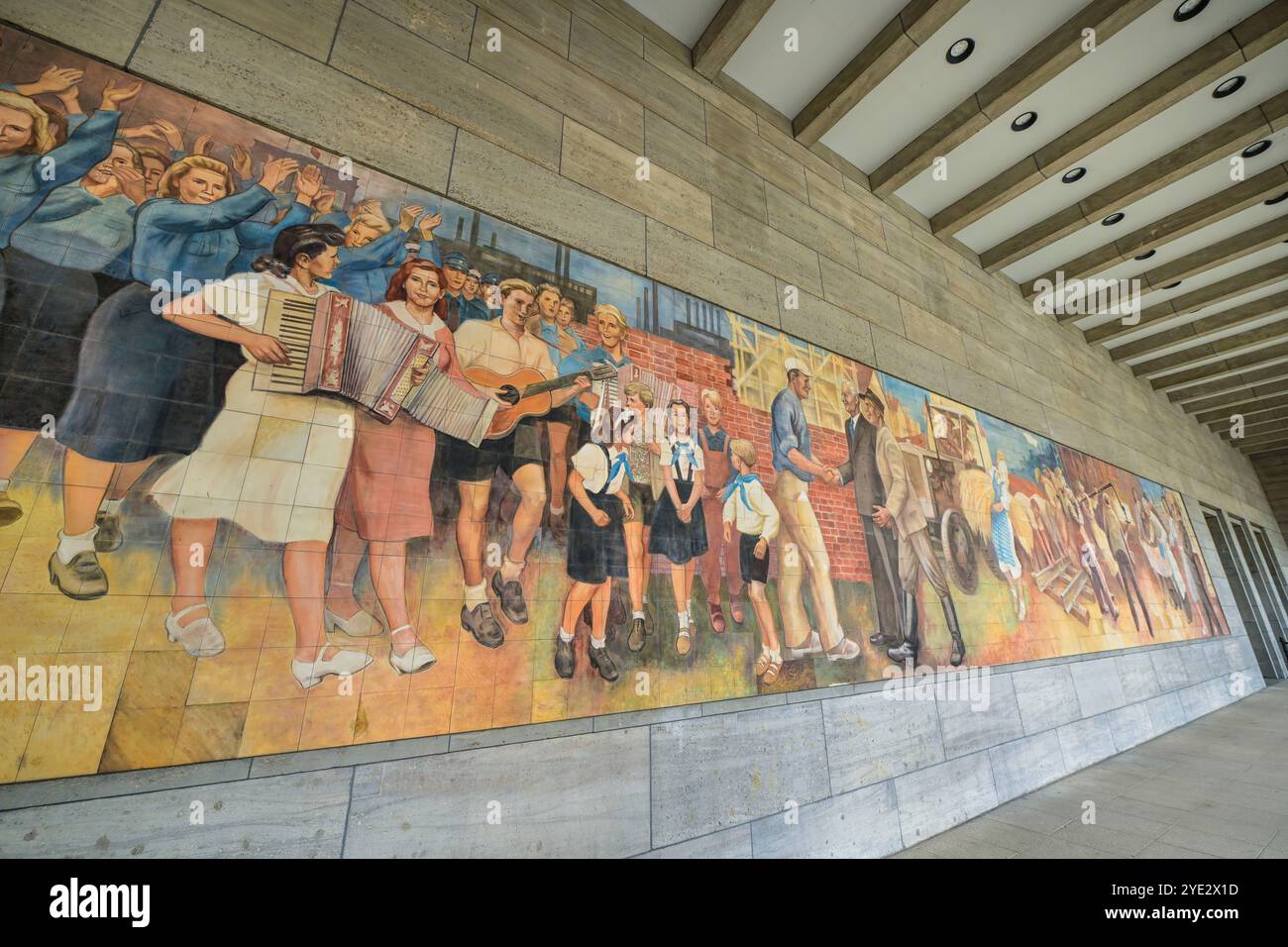 Peinture murale Max Lingner à la Maison Detlev Rohwedder, construction de la république, tuiles, porcelaine Meissen, art de la RDA, Ministère fédéral des Finances, Wilhelm Banque D'Images