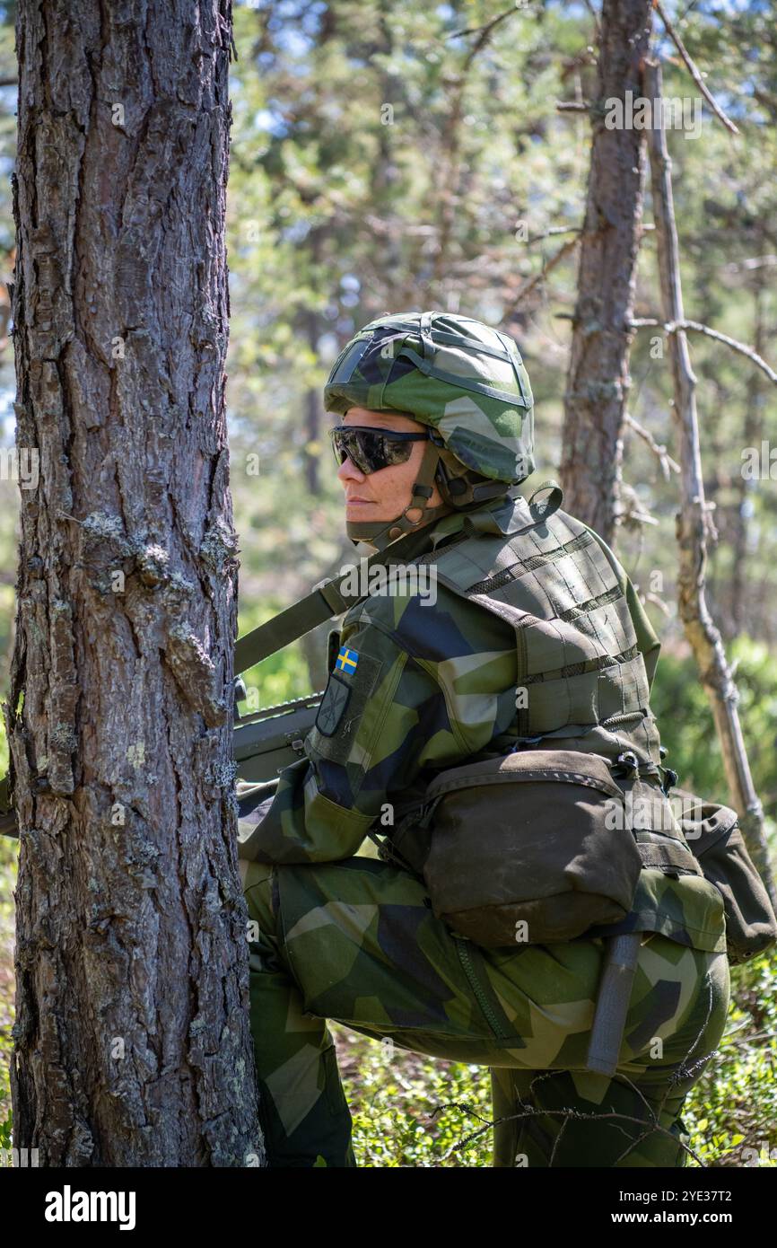 Au printemps 2024, la princesse héritière Victoira de Suède a complété ses compétences militaires en complétant une « formation militaire de base » au Stockholm Amphibious Regiment. Les sessions de formation ont été menées avant la formation spéciale des officiers de la princesse héritière, qu'elle étudie actuellement à l'Académie norvégienne de défense. Photo : Maja Hansson/Försvarsmakten/Handout/TT **OBLIGATOIRE BYLINE : photo : Maja Hansson/Försvarsmakten/Handout code 10501 **seulement pour usage éditorial. L'image provient d'une source externe et est distribuée sous sa forme originale comme service à nos abonnés** Banque D'Images