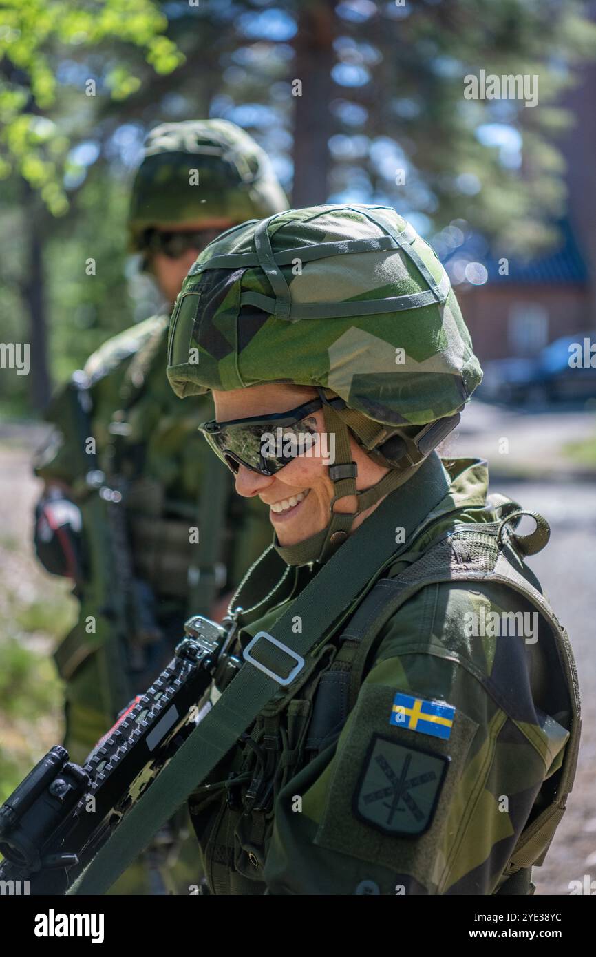Au printemps 2024, la princesse héritière Victoira de Suède a complété ses compétences militaires en complétant une « formation militaire de base » au Stockholm Amphibious Regiment. Les sessions de formation ont été menées avant la formation spéciale des officiers de la princesse héritière, qu'elle étudie actuellement à l'Académie norvégienne de défense. Photo : Maja Hansson/Försvarsmakten/Handout/TT **OBLIGATOIRE BYLINE : photo : Maja Hansson/Försvarsmakten/Handout code 10501 **seulement pour usage éditorial. L'image provient d'une source externe et est distribuée sous sa forme originale comme service à nos abonnés** Banque D'Images
