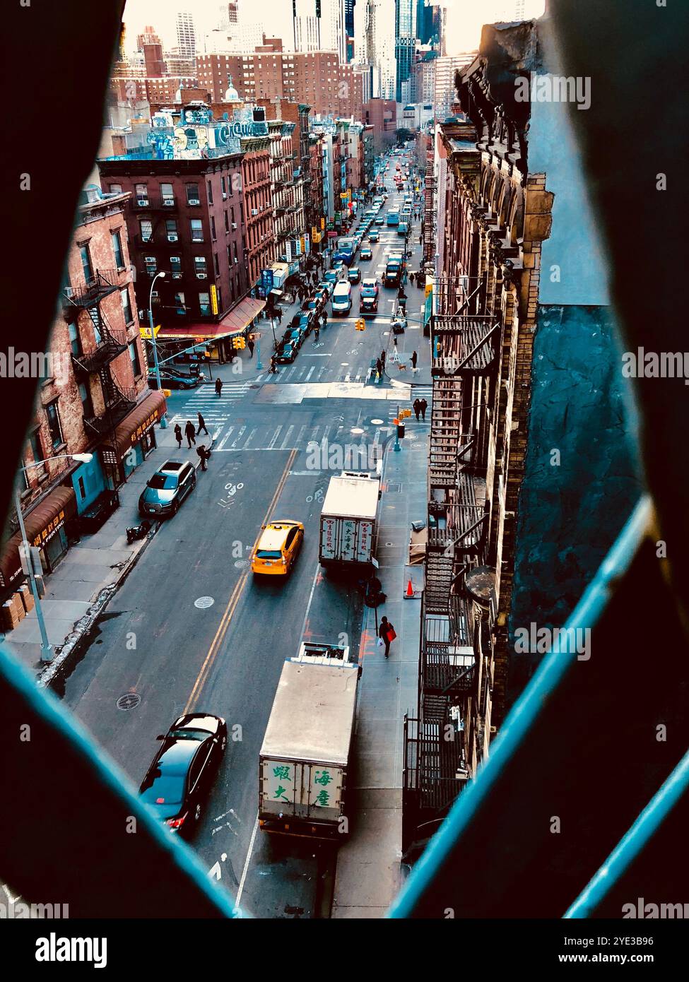 Horizon de New York avec bâtiment emblématique et ciel bleu Banque D'Images