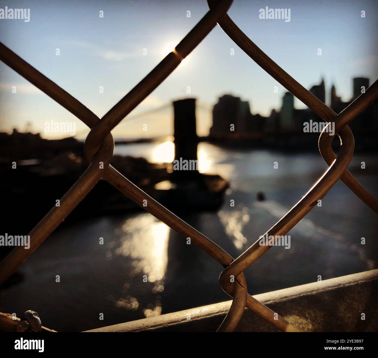 Horizon de New York avec bâtiment emblématique et ciel bleu Banque D'Images