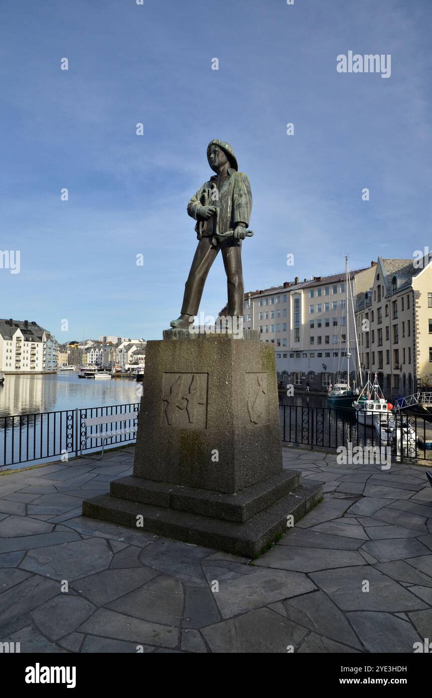 Bâtiments Art Nouveau sur le port intérieur (Alesundet), dans la ville norvégienne d'Alesund. Il a été reconstruit dans le style Art Nouveau après un incendie en 1903. Banque D'Images