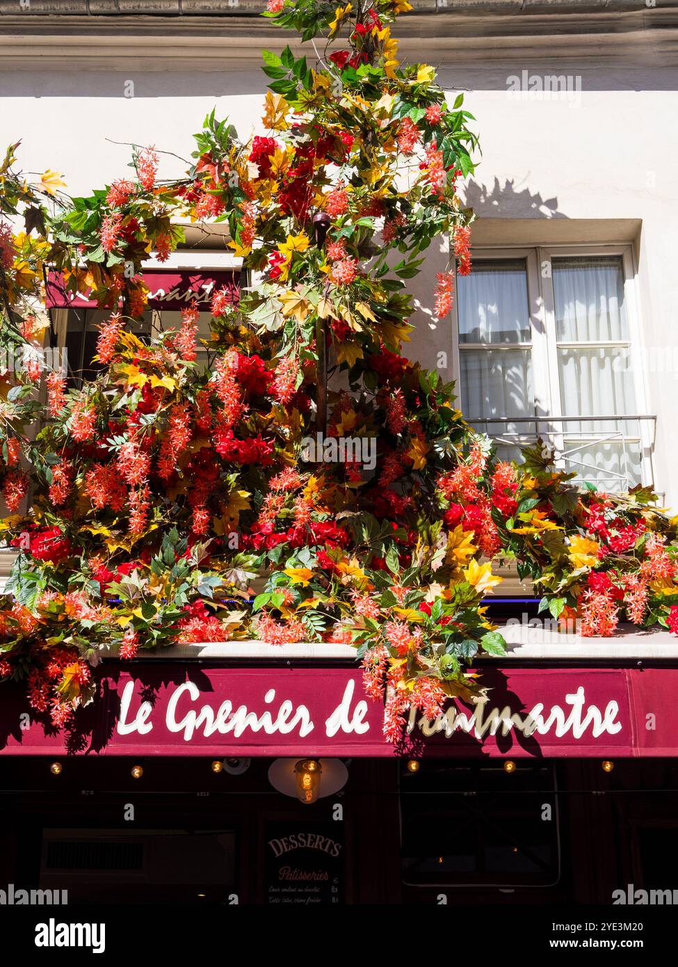 Fleurs, le Grenier de Montmartre, Café Paris, Restaurant, Paris, France, Europe, UE. Banque D'Images