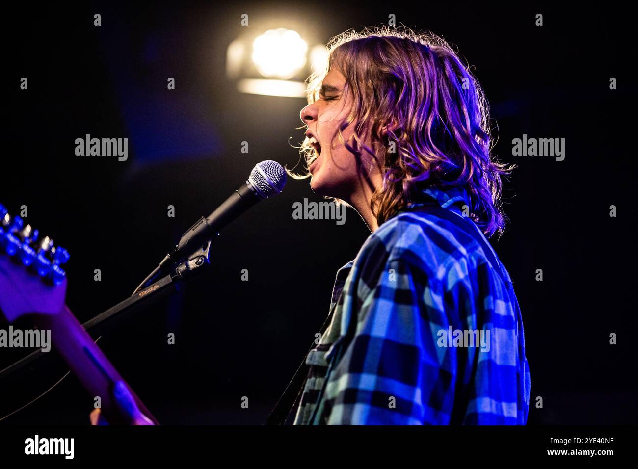 Danemark, Copenhague. 28 octobre 2024. Le sanger suédois et le musicien Oscar Stembridge donnent un concert à VEGA à Copenhague. Banque D'Images