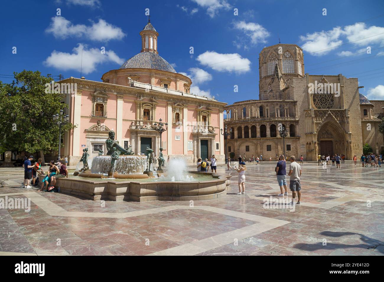Valencia, Espagne - 14 août 2023 : place de la Vierge à Valence, Espagne. Banque D'Images