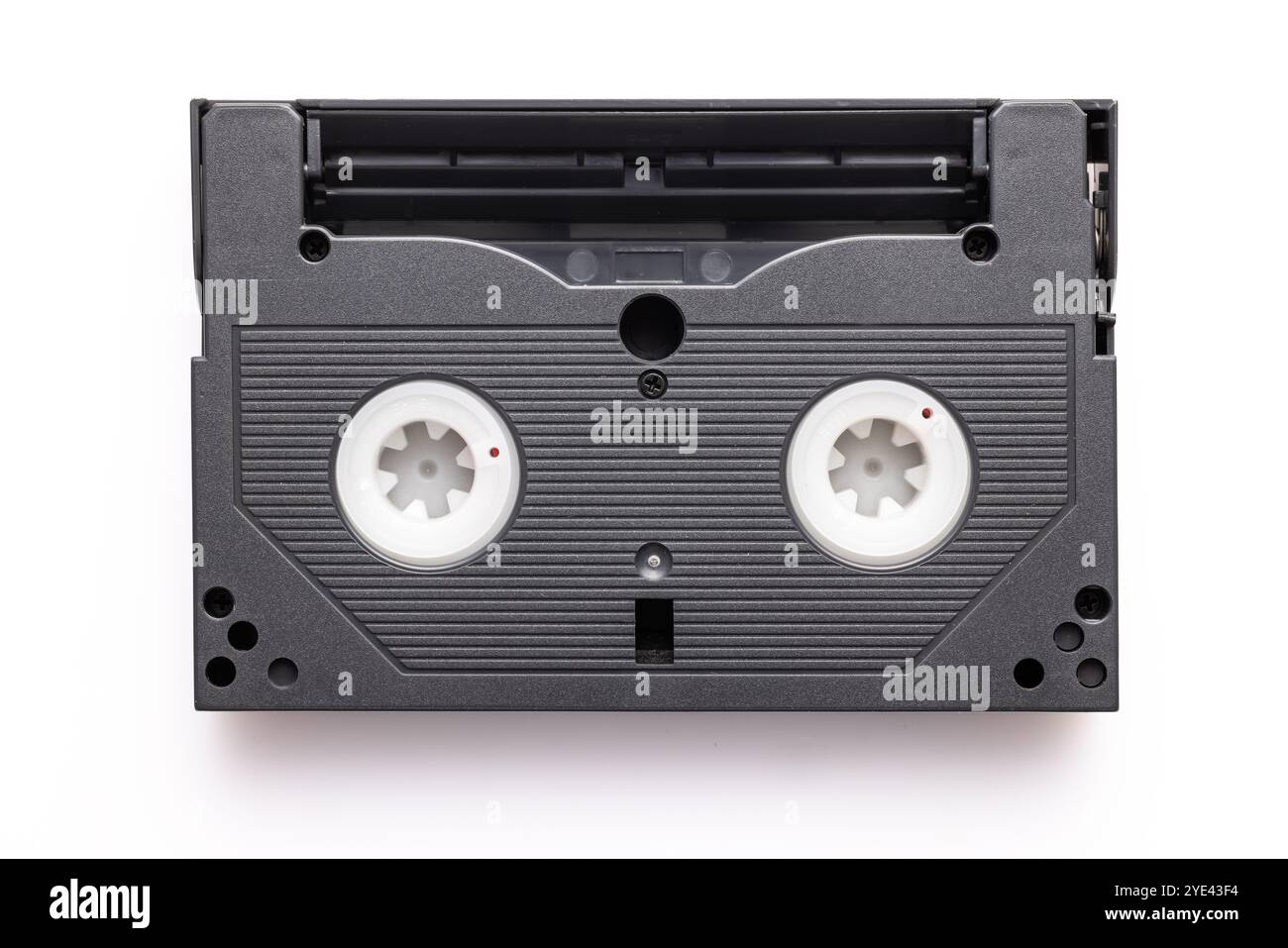 Ancienne cassette de cassette vidéo vintage VHS noire pour le stockage de film ou de film isolé sur fond blanc Banque D'Images