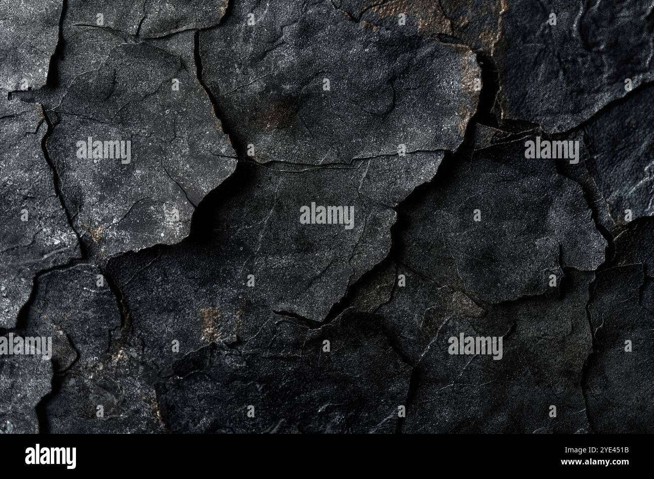 Mur de béton fissuré recouvert de texture de ciment noir comme fond pour la conception.mur antique avec peinture fissurée rugueuse, vieux fond de texture de fresque Banque D'Images