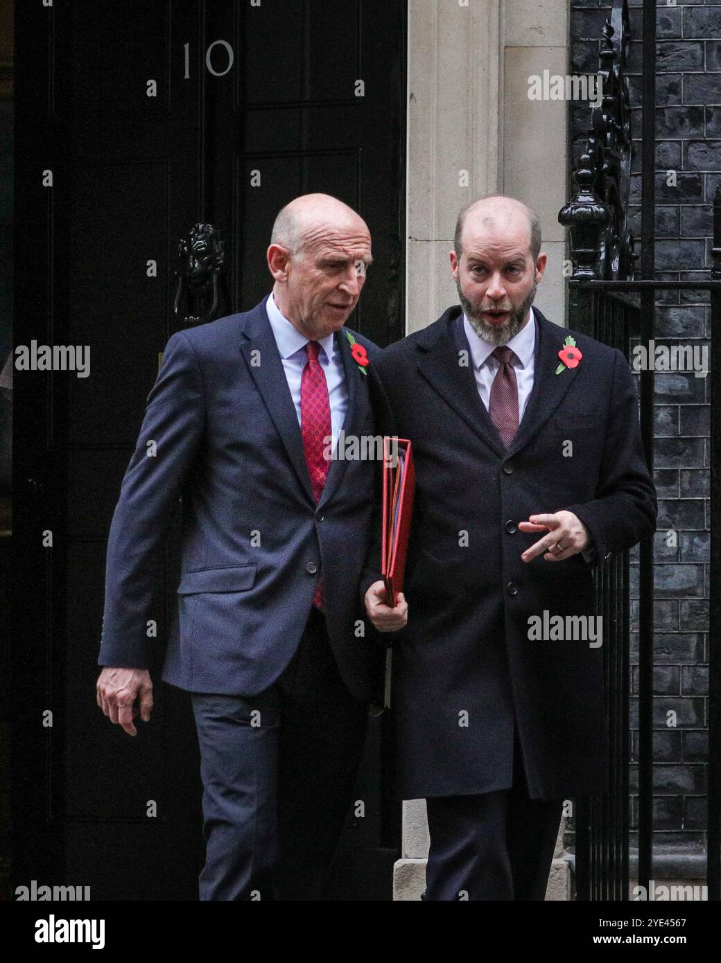 Londres, Royaume-Uni. 29 octobre 2024. John Healey, secrétaire à la Défense, députés Rawmarsh et Conisbrough (à gauche) et Jonathan Reynolds, secrétaire aux affaires et au commerce, président de la Chambre de commerce, députés Stalybridge et Hyde (à droite). Les ministres assistent à la réunion du cabinet du gouvernement à Downing Street, Londres, Royaume-Uni crédit : Imageplotter/Alamy Live News Banque D'Images