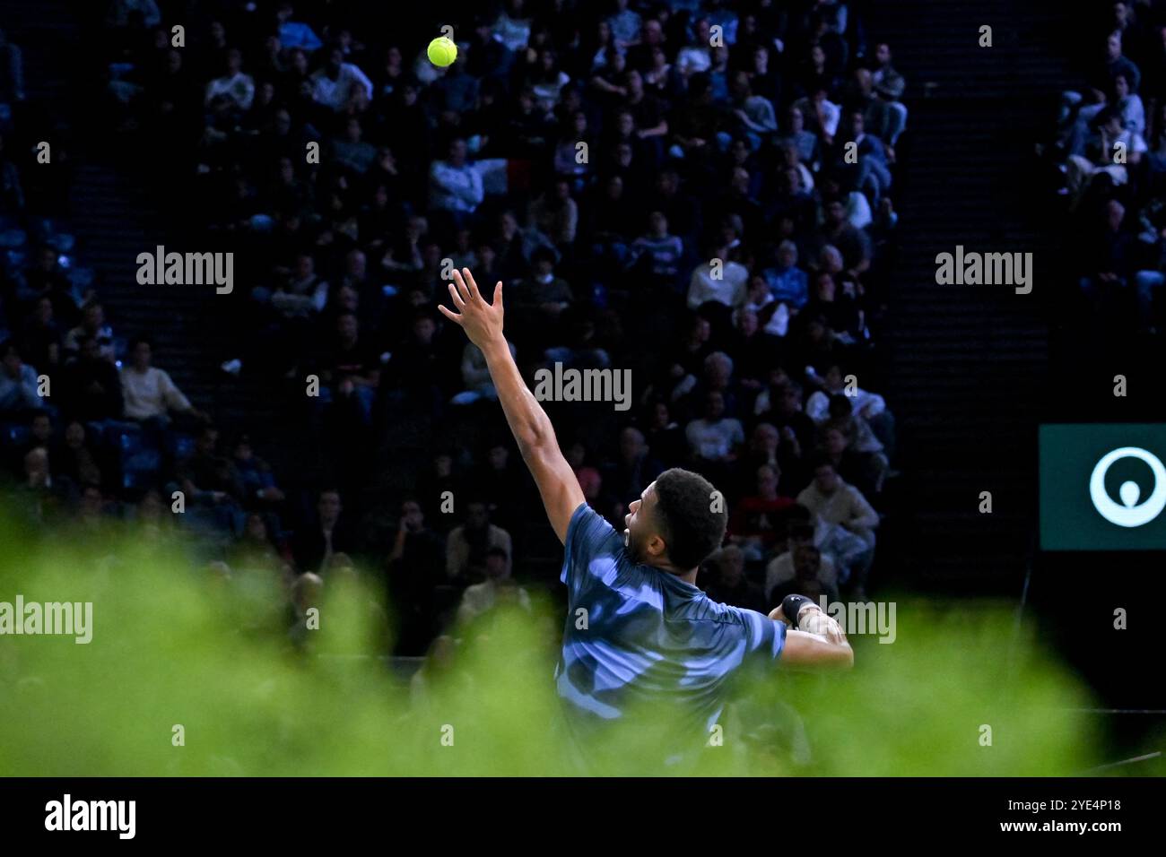 Paris, France. 29 octobre 2024. Le joueur de tennis français Giovanni Mpetshi Perricard gagne face à Frances Tiafoe des USA classée 17e au monde (6-7 [5], 7-6 [4], 6-3) lors du premier tour du Rolex Paris Masters à Bercy le 29 octobre 2024. Photo de Tomas Stevens/ABACAPRESS. COM Credit : Abaca Press/Alamy Live News Banque D'Images