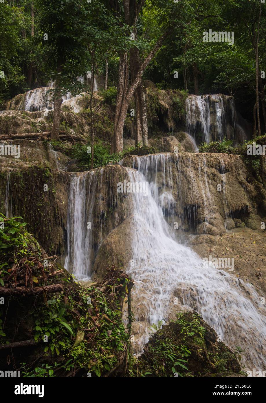 Erawan Watefalls parc national Kanchanaburi Thaïlande Asie du sud-est Banque D'Images