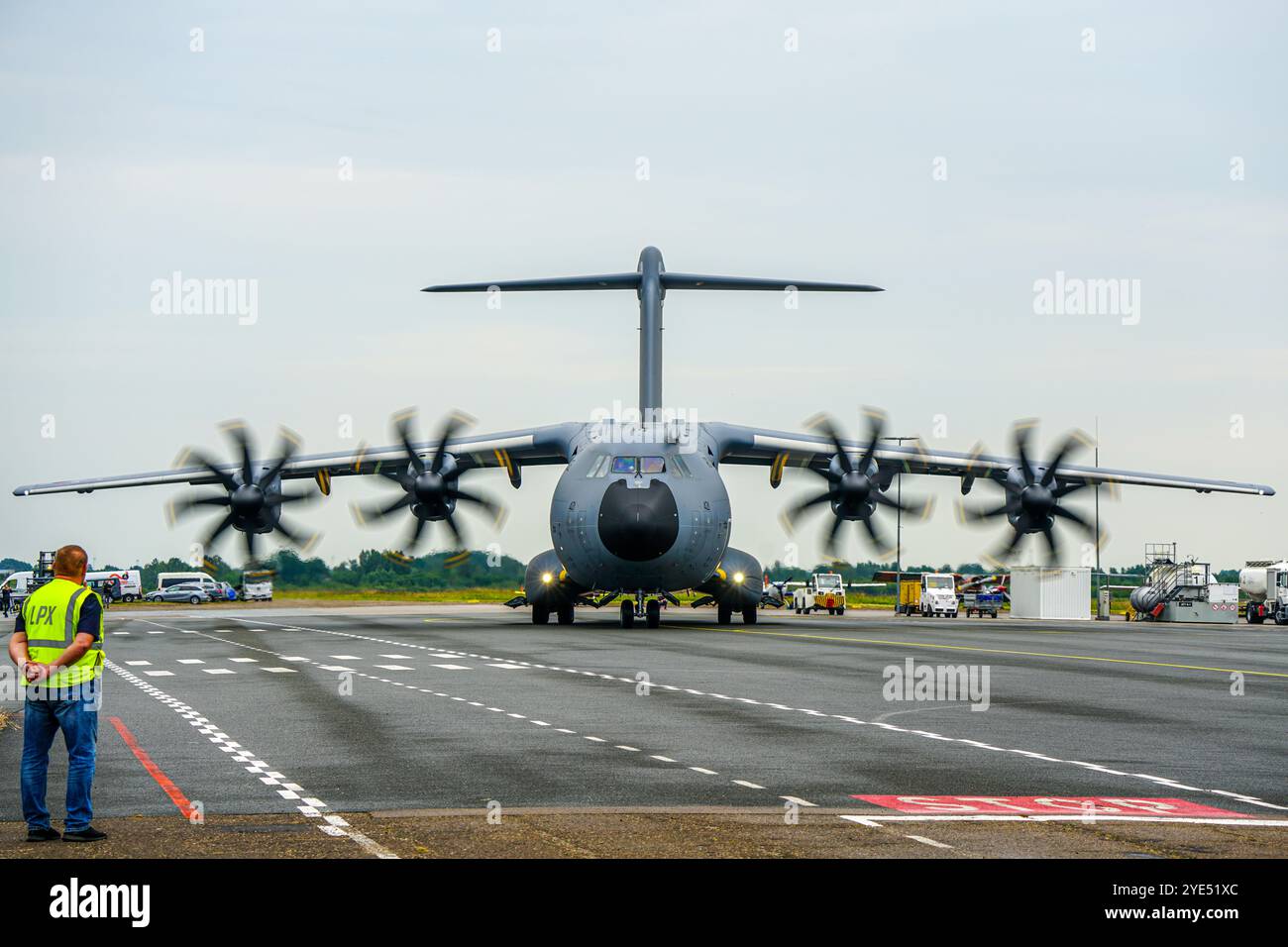 Liepaja, Lettonie- 16 juin 2024 : Airbus C.1 A400M Atlas de la Royal Air Force de la RAF ZM401, avion cargo militaire sur la piste de l'aéroport Banque D'Images