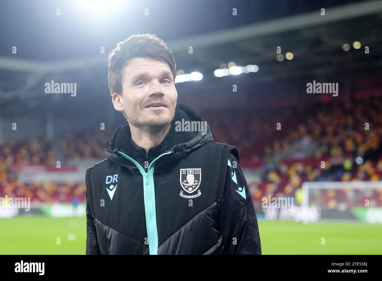 Le manager de Sheffield mercredi, Danny Rohl, devant le match de quatrième tour de la Coupe Carabao au Gtech Community Stadium. Date de la photo : mardi 29 octobre 2024. Banque D'Images