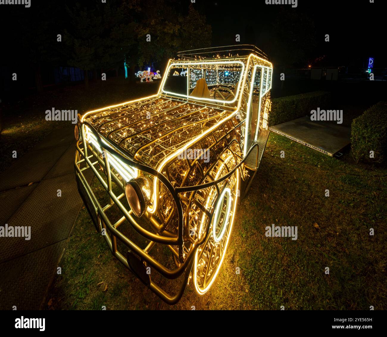 24.10.26. Budapest, Hugnary. Le parc Lumina est un lieu magique où la lumière crée des espaces inoubliables pleins de couleurs et de formes. Le thème principal est Mesebe Banque D'Images