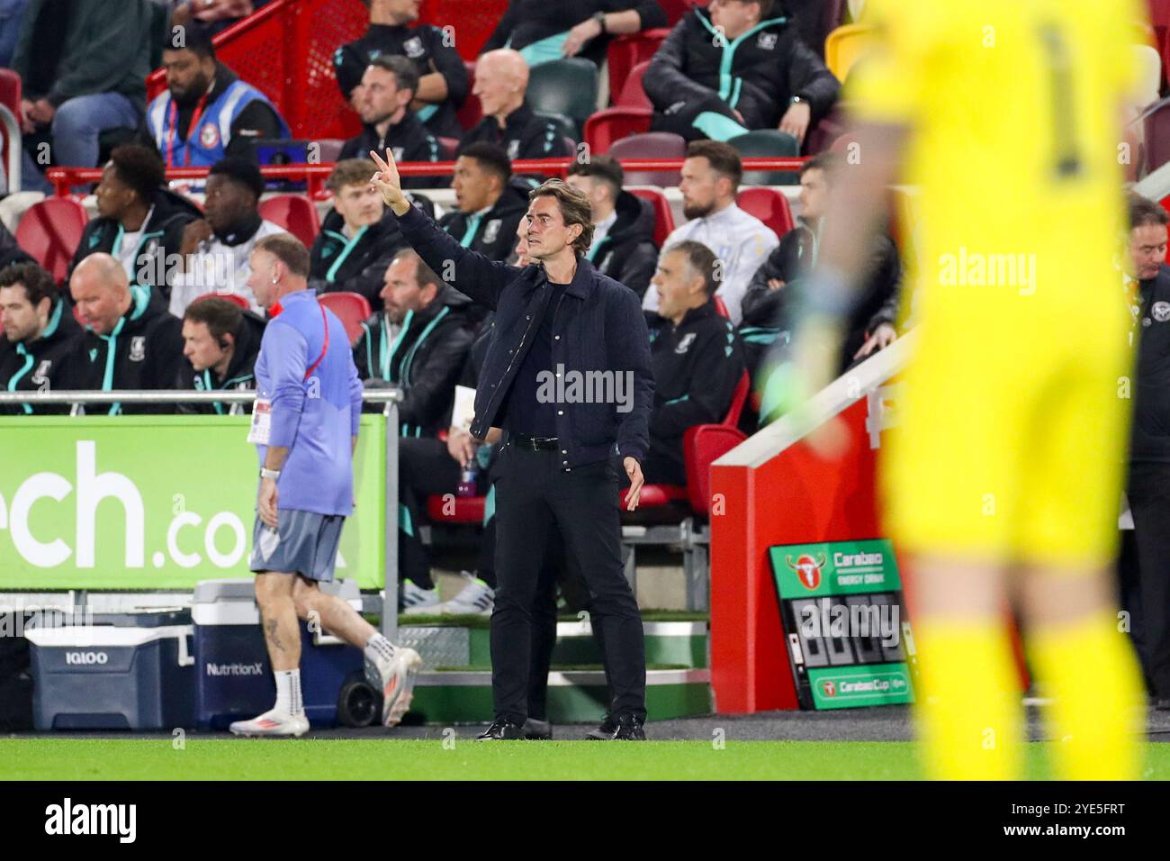 Thomas Frank, manager de Brentford, gestes lors du match Brentford FC v Sheffield mercredi FC Carabao Cup Round of 16 au Gtech Community Stadium, Londres, Angleterre, Royaume-Uni le 29 octobre 2024 crédit : Every second Media/Alamy Live News Banque D'Images