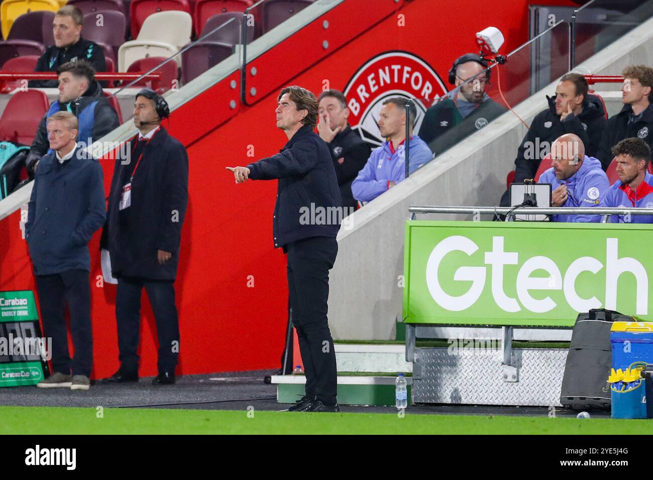 Thomas Frank, manager de Brentford, gestes lors du match Brentford FC v Sheffield mercredi FC Carabao Cup Round of 16 au Gtech Community Stadium, Londres, Angleterre, Royaume-Uni le 29 octobre 2024 crédit : Every second Media/Alamy Live News Banque D'Images