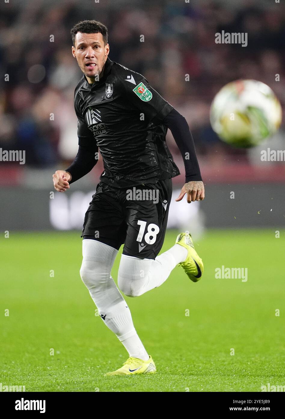 Marvin Johnson de Sheffield mercredi lors du match de quatrième tour de la Coupe Carabao au Gtech Community Stadium de Londres. Date de la photo : mardi 29 octobre 2024. Banque D'Images
