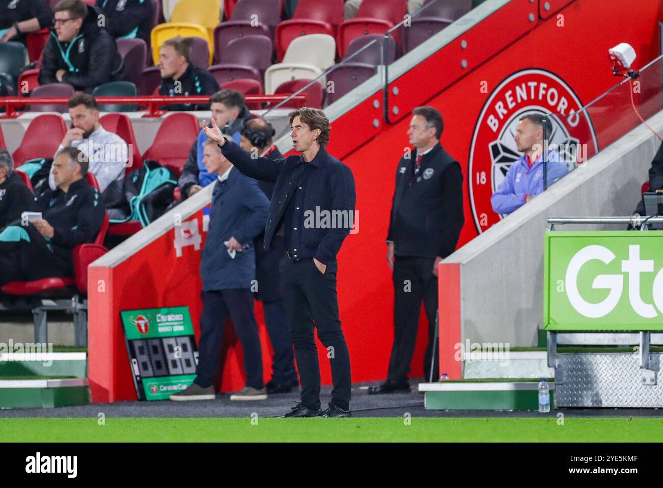 Thomas Frank, manager de Brentford, gestes lors du match Brentford FC v Sheffield mercredi FC Carabao Cup Round of 16 au Gtech Community Stadium, Londres, Angleterre, Royaume-Uni le 29 octobre 2024 crédit : Every second Media/Alamy Live News Banque D'Images
