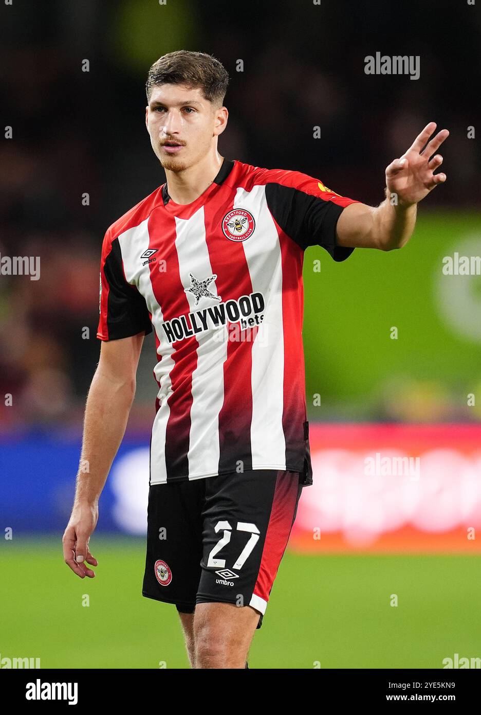 Vitaly Janelt de Brentford lors du match de quatrième tour de la Carabao Cup au Gtech Community Stadium de Londres. Date de la photo : mardi 29 octobre 2024. Banque D'Images