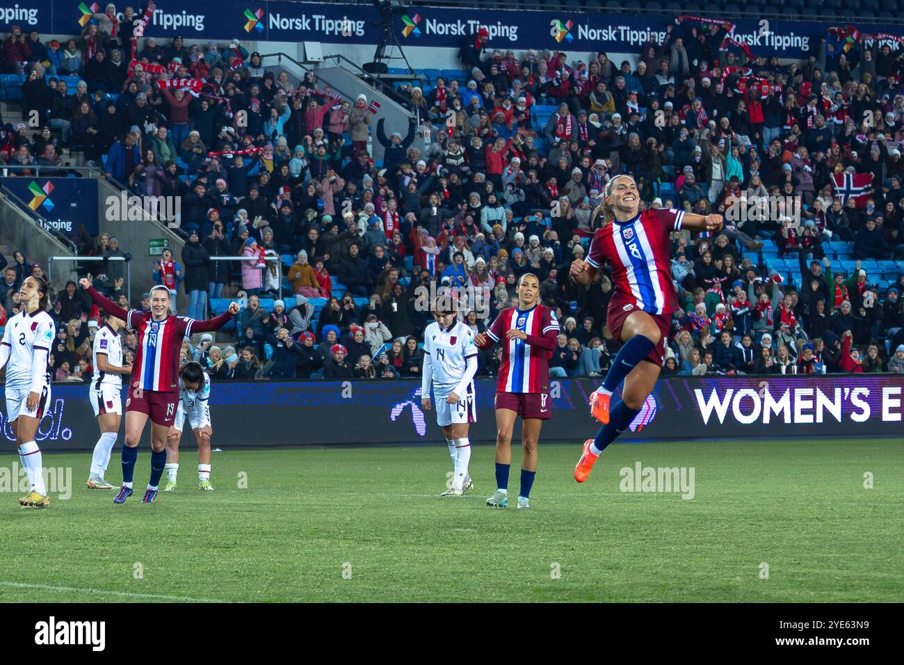 Oslo, Norvège 29 octobre 2024 vide Boe Risa de Norvège et Atletice Madrid célèbrent avoir marqué son but secondaire du match lors des éliminatoires de la première ronde qualificative du Championnat d'Europe entre les femmes norvégiennes et les femmes albanaises tenues au stade Ullevaal à Oslo, Norvège crédit : Nigel Waldron/Alamy Live News Banque D'Images