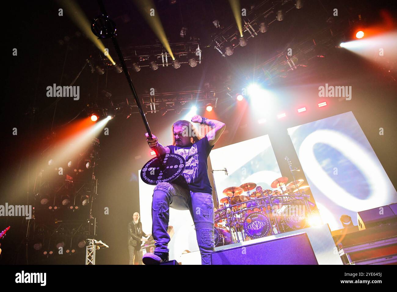 Zagreb, Croatie, 291024. Chanteur James Labrie au concert du groupe de metal progressif américain Dream Theater, dans le cadre de la tournée mondiale an Evening with Dream Theater 2024 - 2025, à l'occasion du 40ème anniversaire. Photo : Lucija Ocko / CROPIX Copyright : xxLucijaxOckox/xCROPIXx Dream theater291024 15 Banque D'Images