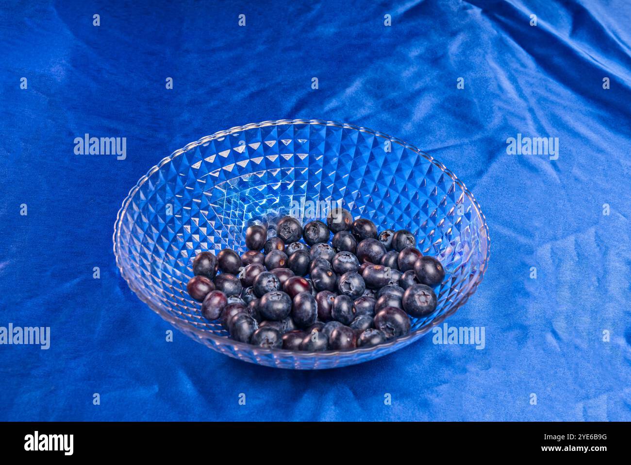 Les bleuets, favorisent la digestion et favorisent une sensation de satiété. Vitamine K, importante pour la coagulation sanguine et la santé osseuse Banque D'Images