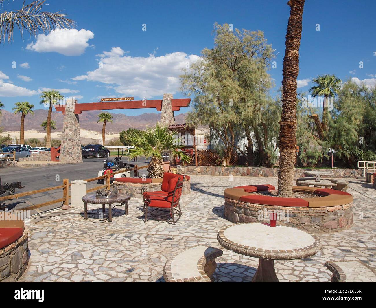 Vallée de la mort, États-Unis, 15 septembre 2014 : patio d'un ranch dans la vallée de la mort, un endroit pour l'hébergement, la nourriture et la détente dans la vallée de la mort. Banque D'Images