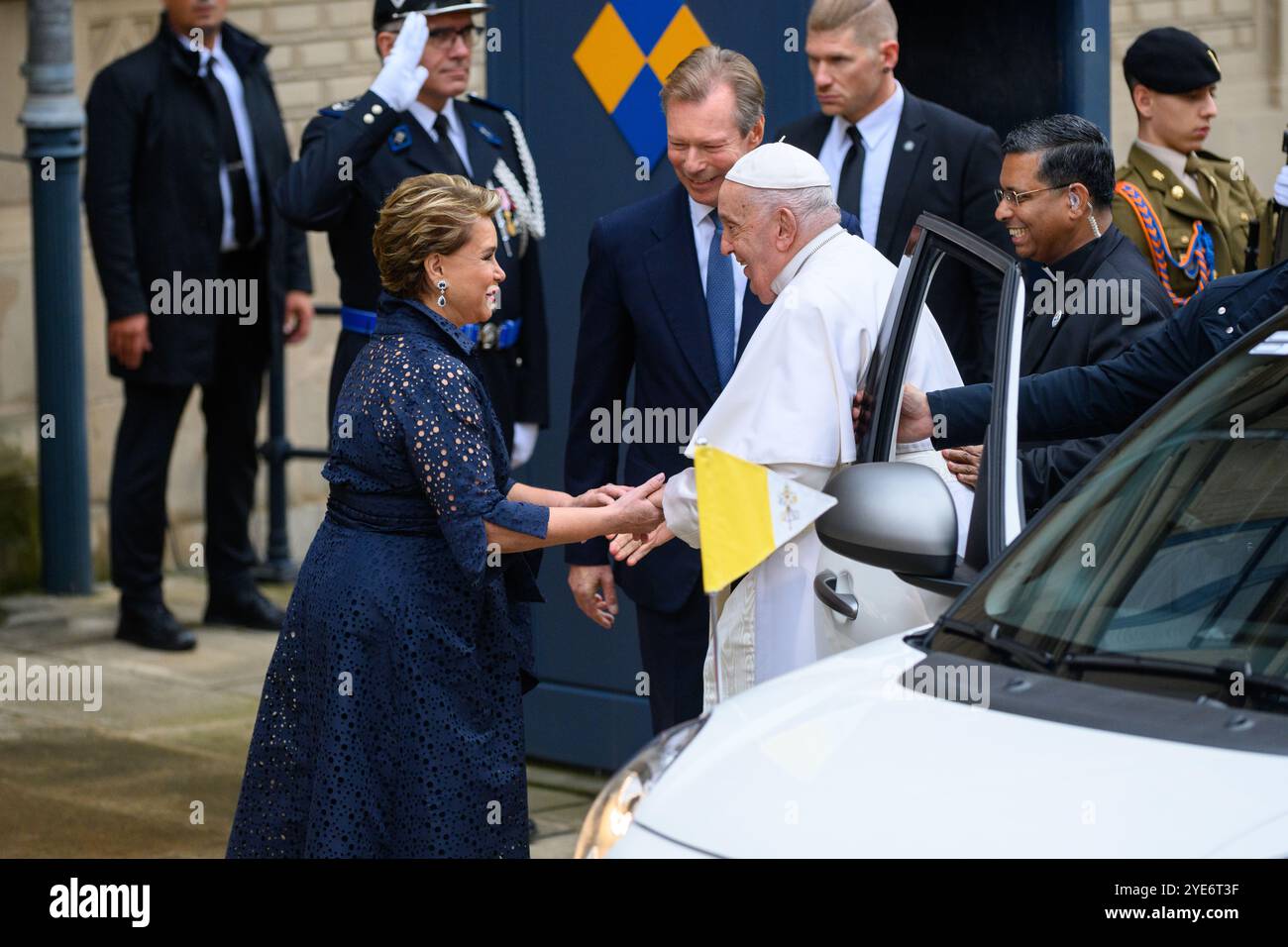 Le grand-duc Henri et la grande-duchesse Marie-Teresa de Luxembourg accueillent le pape François au Palais grand-ducal de Luxembourg. Banque D'Images