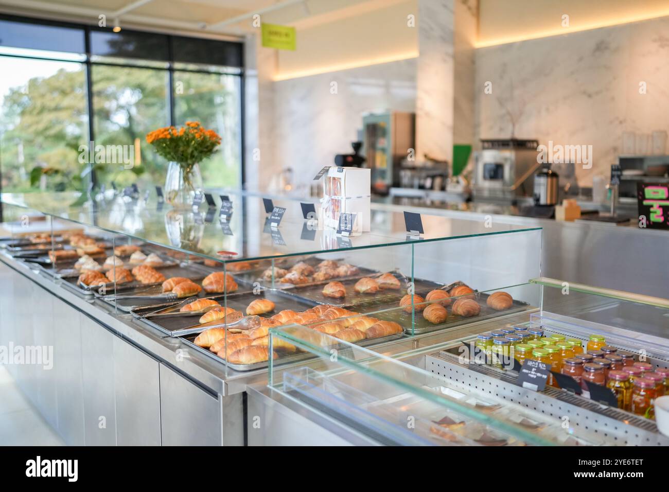 Un café élégant à Namyangju-si, Gyeonggi-do, Corée du Sud. 10 octobre 2024. Banque D'Images