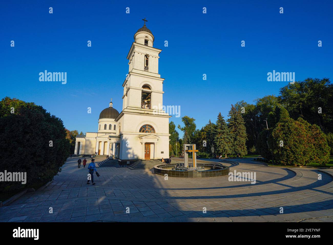 Chisinau, Moldavie. 24 octobre 2024. Vue sur le clocher de la cathédrale de la Nativité dans le centre-ville Banque D'Images
