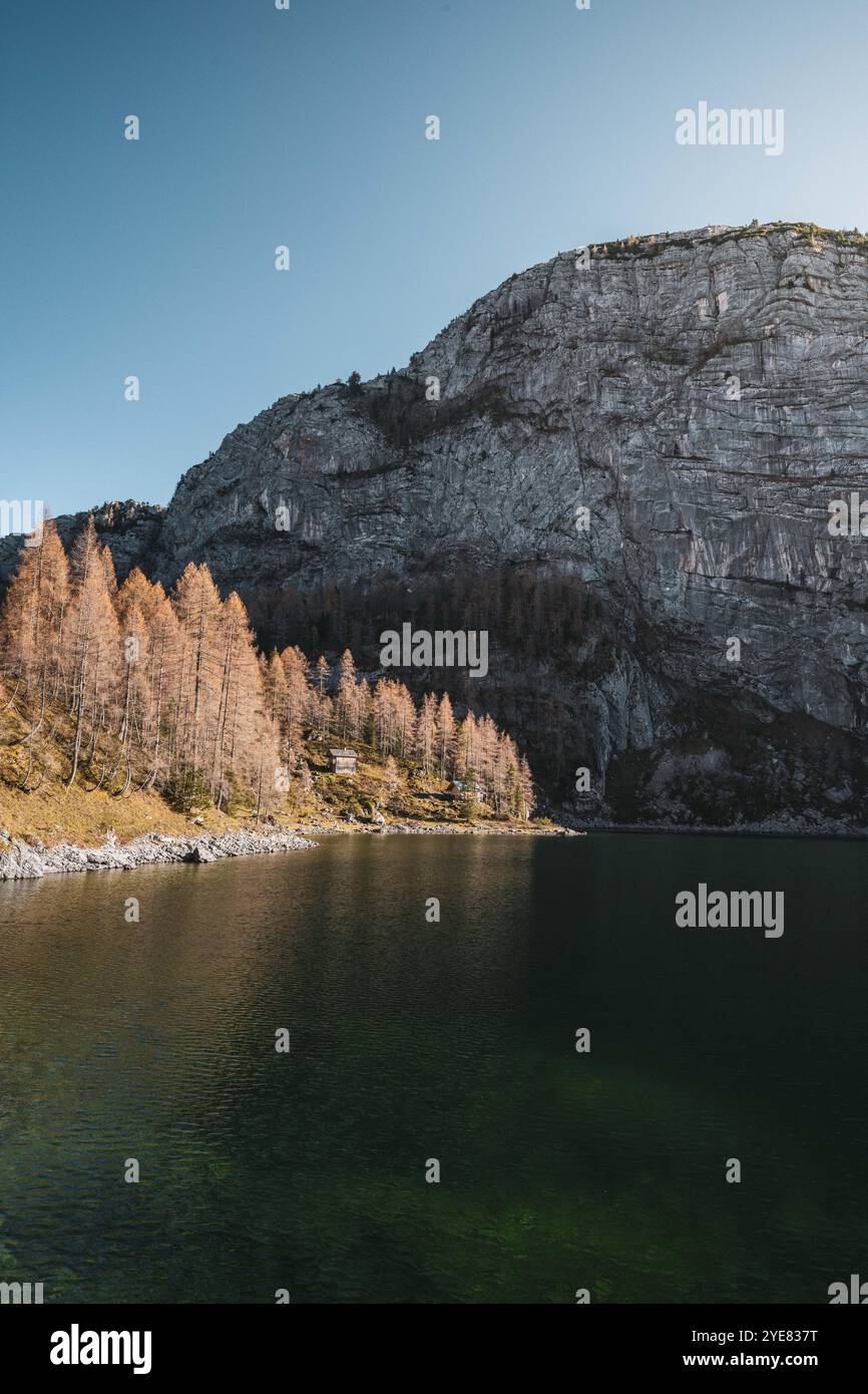 Wanderung zum Vorderen und Hinteren Lahngangsee im Toten Gebirge auf der steirischen Seite des Salzkammergutes im Herbst zu Sonnenuntergang AM 27.10.2024. IM Bild : Der Vordere Lahngangsee // randonnée à Vorderen et Hinteren Lahngangsee dans les montagnes mortes du côté styrien du Salzkammergut en automne au coucher du soleil le 27 octobre 2024. - 20241027 PD23507 crédit : APA-PictureDesk/Alamy Live News Banque D'Images