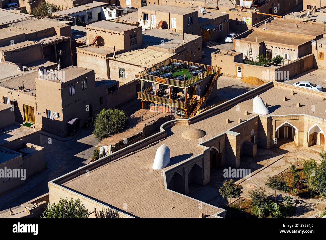 Vue surélevée de (centre-ville) Itchan Kala, Khiva. Khiva (XIVa, Xīveh), est une ville et un district de la région de Khorazm, Ouzbékistan. La ville était establis Banque D'Images