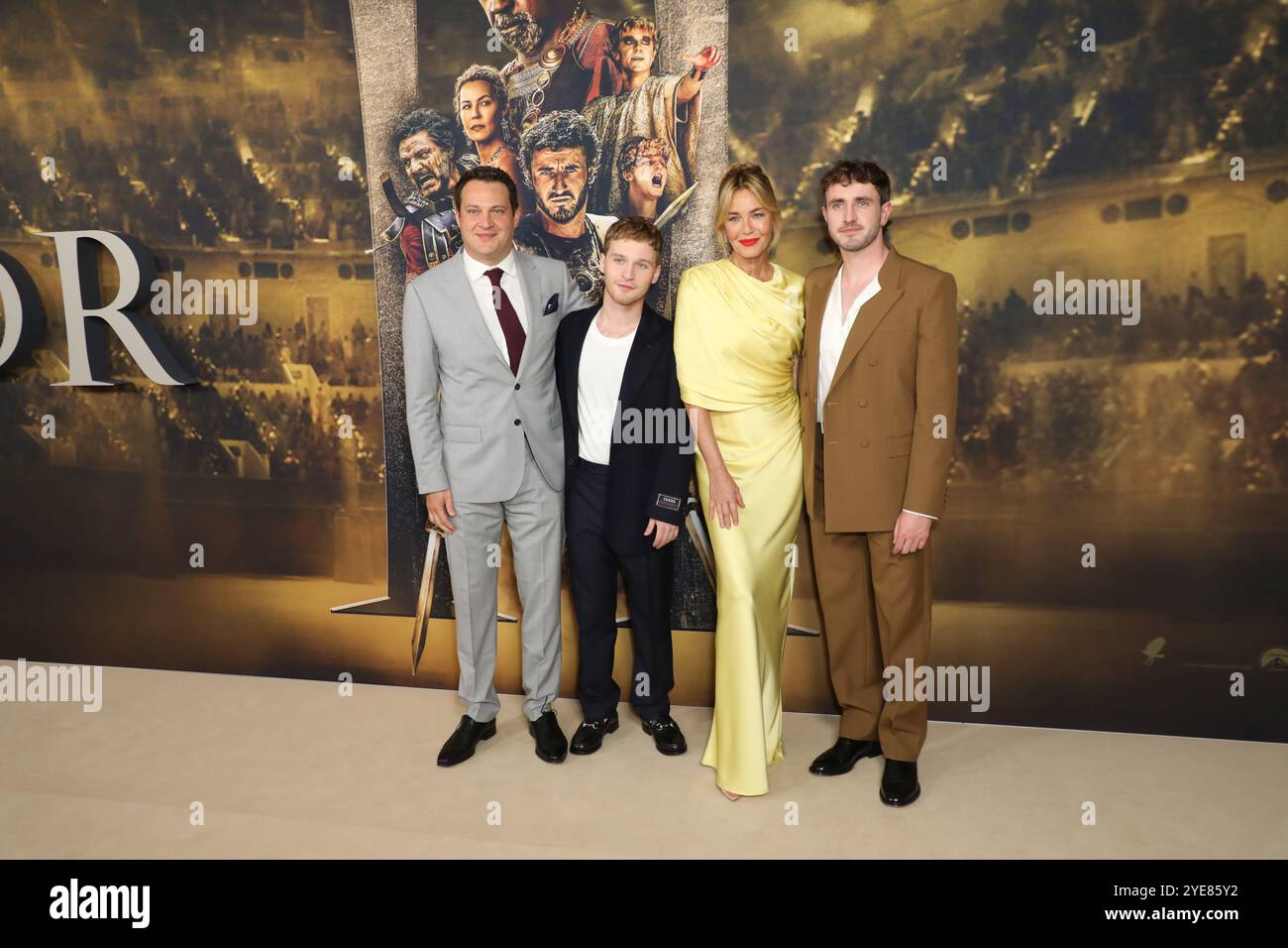 Sydney, Australie. 30 octobre 2024. De gauche à droite, Michael Pruss (producteur), Fred Hechinger (Emperor Caracalla), Connie Nielsen (Lucilla) et Paul Mescal (Lucius) assistent à la première australienne de GLADIATOR II au ICC SYDNEY, Darling Harbour Theatre, 14 Darling Drive. Crédit : Richard Milnes/Alamy Live News Banque D'Images