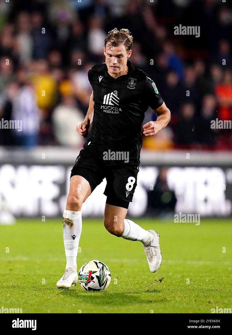 Sheffield mercredi Svante Ingelsson lors du match de quatrième tour de la Coupe Carabao au stade communautaire Gtech. Date de la photo : mardi 29 octobre 2024. Banque D'Images
