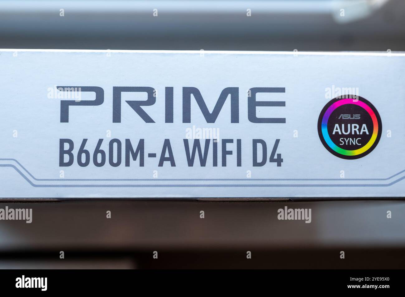 Lublin, Pologne, 19 septembre 2024 logo du fabricant de pièces informatiques Asus sur boîte en carton Banque D'Images