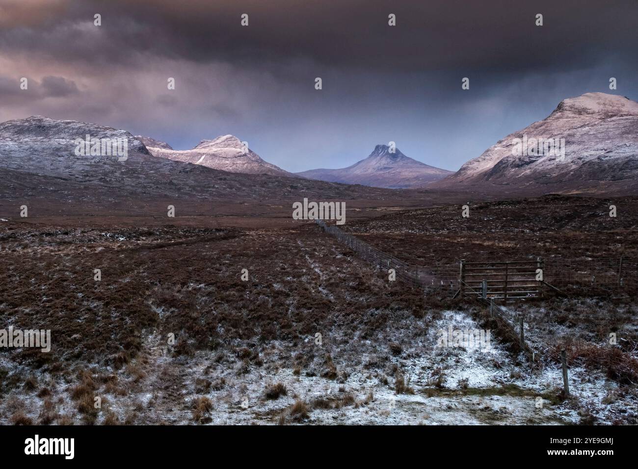 Assynt Mountains en hiver, Beinn an Eoin, Stac Pollaidh & Cul Beag, Assynt-Coigach National Scenic Area, Sutherland, Highlands écossais, Écosse, Royaume-Uni Banque D'Images