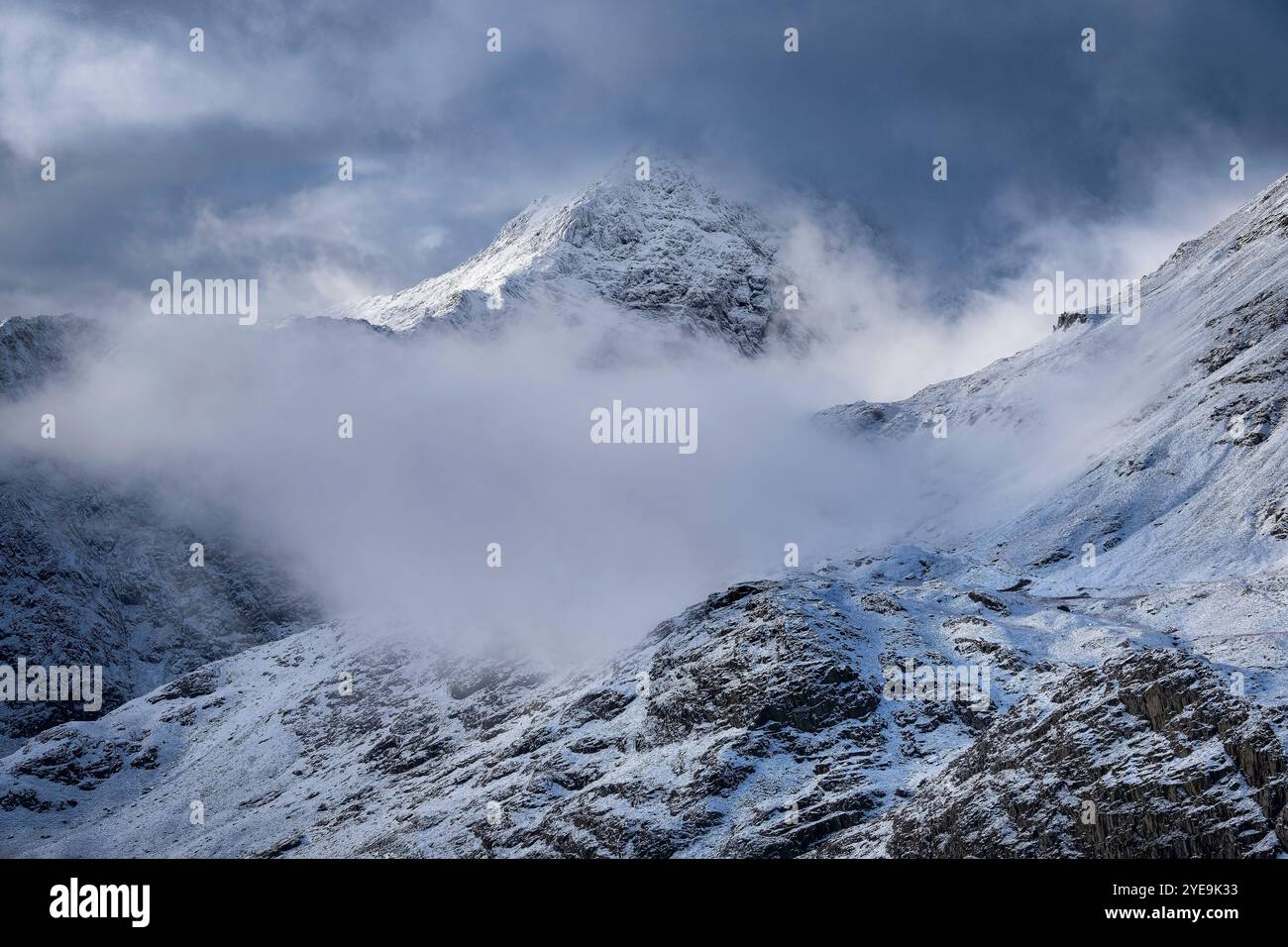 Snowdon dévoilé, Mont Snowdon en hiver, Eryri, parc national de Snowdonia, pays de Galles du Nord, Royaume-Uni Banque D'Images